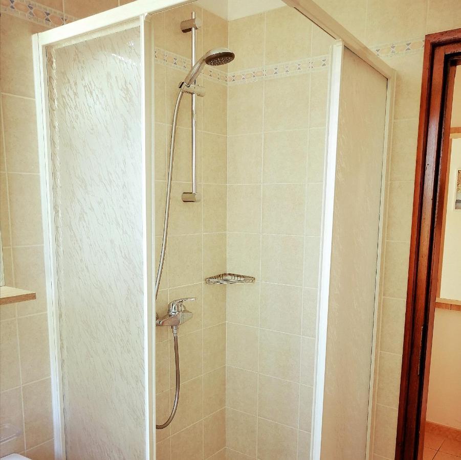 Studio Apartment Michelle - Intermezzo With Sea View Rabac Dış mekan fotoğraf