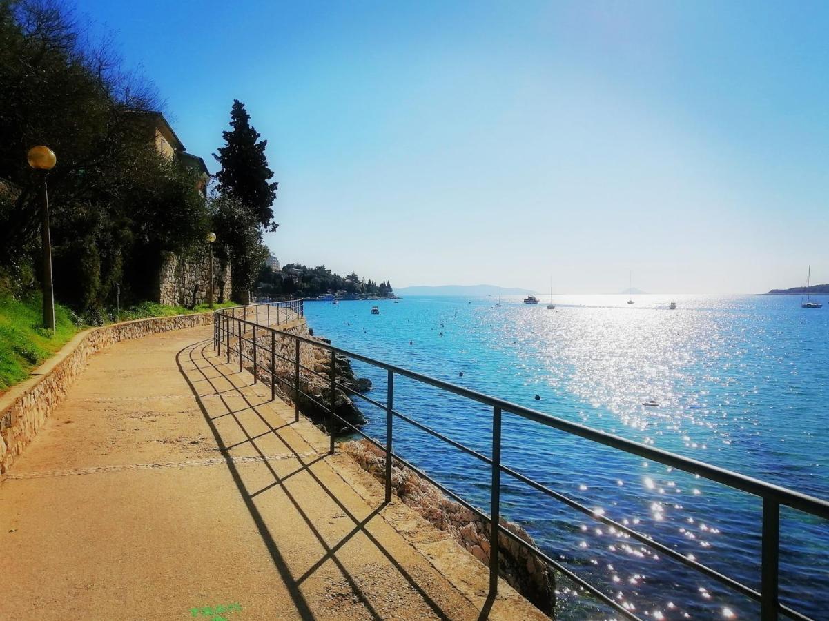Studio Apartment Michelle - Intermezzo With Sea View Rabac Dış mekan fotoğraf