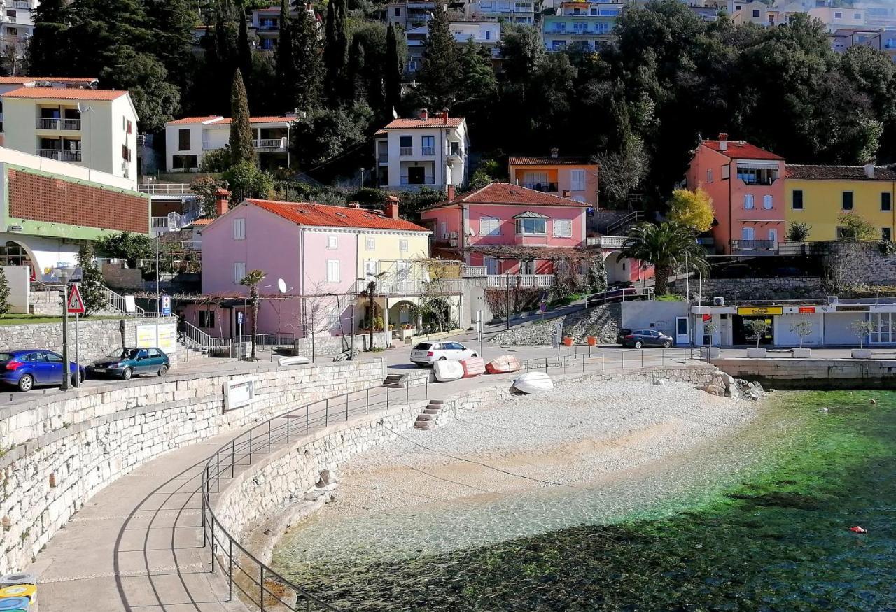 Studio Apartment Michelle - Intermezzo With Sea View Rabac Dış mekan fotoğraf