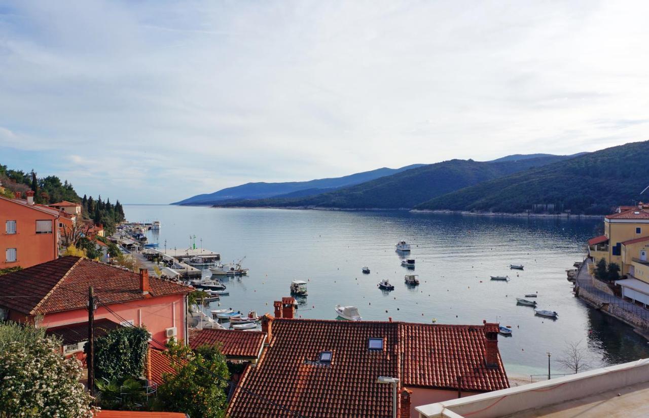 Studio Apartment Michelle - Intermezzo With Sea View Rabac Dış mekan fotoğraf