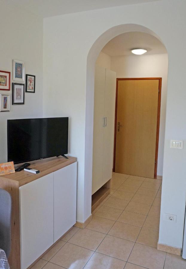 Studio Apartment Michelle - Intermezzo With Sea View Rabac Dış mekan fotoğraf